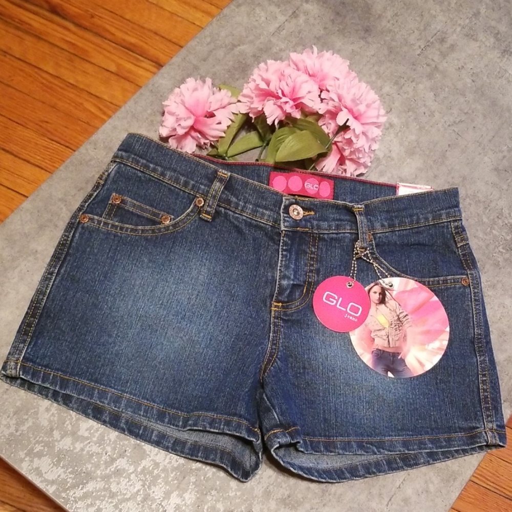 GLO Short for  junior Size 3
